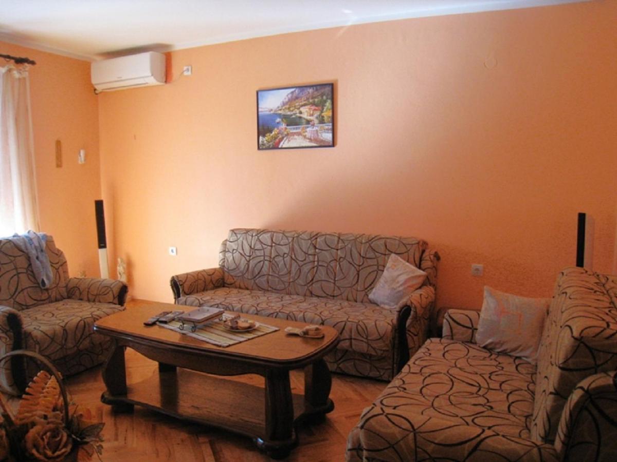 Apartment Stana Petrovac Buitenkant foto